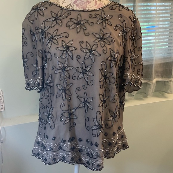 Papell Boutique Dresses & Skirts - EUC Papell Boutique Plus Size Special Occasion beaded dress top